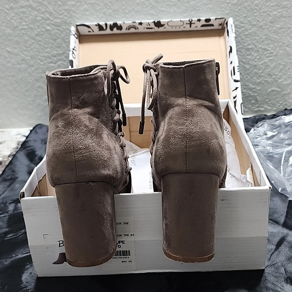 Womens Taupe brushed suede size 10. - Picture 2 of 7